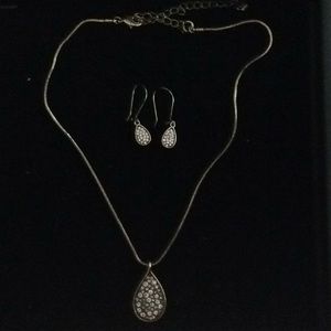 Necklace and earring set